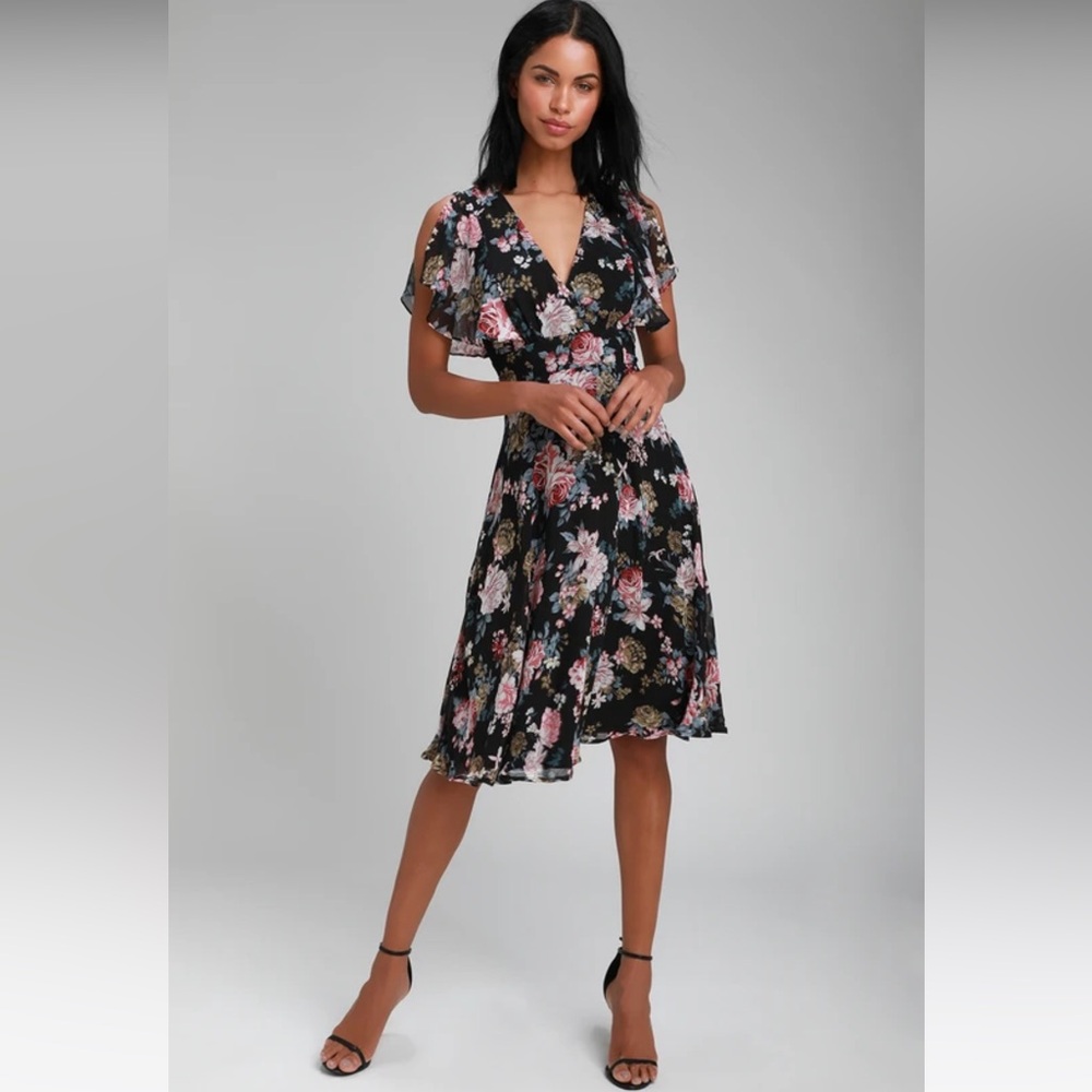 New with tags Lulu’s Cherlyn Black Floral Print Midi Dress in Size Extra Large